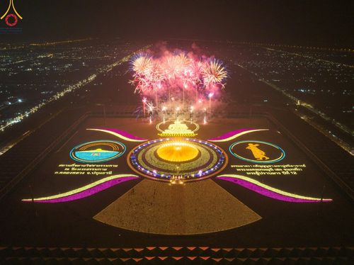 ภาพ No.122310:พิธีจุดประทีปถวายเป็นพุทธบูชา และบูชาธรรมมหาปูชนียาจารย์ พระมงคลเทพมุนี(สด จนฺทสโร) ในโครงการธรรมยาตรา กตัญญูบูชา มหาปูชนียาจารย์ พระมงคลเทพมุนี(สด จนฺทสโร) พระผู้ปราบมาร อนุสรณ์สถาน 7 แห่ง ปีที่ 12 วันที่ 31 มกราคม พ.ศ. 2567 ณ วัดพระธรรมกาย จ.ปทุมธานี (