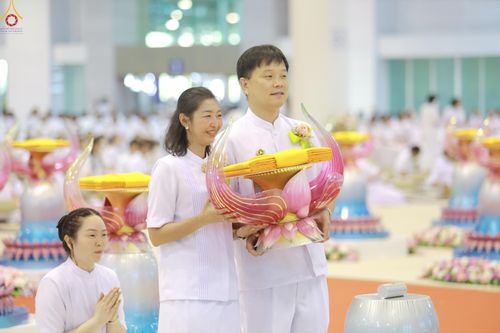 ภาพ No.318527:วันอาทิตย์ต้นเดือนที่ 5 เมษายน พ.ศ.2569 พิธีทอดผ้าป่าสมทบมหาสังฆทาน 40,000 กว่าวัดทั่วประเทศ ณ สภาธรรมกายสากล วัดพระธรรมกาย