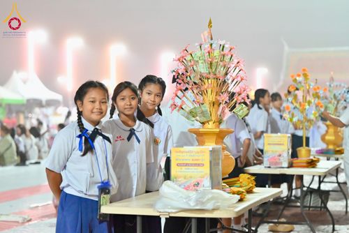 ภาพ No.284599:วันอาทิตย์ที่ 14 ธันวาคม พ.ศ.2568  พิธีทำบุญเมืองสุราษฎร์ธานี 110ปี และพิธีตักบาตรพระสงฆ์ 1,110 รูป  ณ บริเวณริมน้ำวัดกลาง (เก่า) ถนนบ้านดอน ตำบลตลาดใหม่ อำเภอเมือง จังหวัดสุราษฎร์ธานี