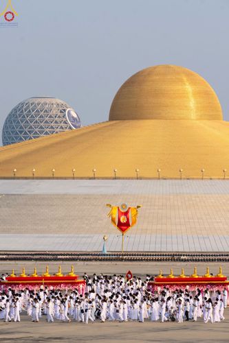 ภาพ No.79169:พิธีอัญเชิญองค์พระบรมพุทธเจ้า 24 องค์ เวียนประทักษิณรอบพระมหาธรรมกายเจดีย์ ณ วัดพระธรรมกาย  วันที่ 2 เมษายน พ.ศ. 2566