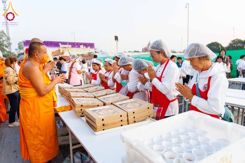 ภาพ No.295806:วันที่ 17 มกราคม พ.ศ. 2569 พิธีถวายภัตตาหารเป็นสังฆทาน แด่พระธรรมยาตรา ณ วัดโบสถ์บน ต.บางคูเวียง จ.นนทบุรี อนุสรณ์สถานลำดับที่ 4 สถานที่เกิดด้วยกายธรรม ในโครงการธรรมยาตรา กตัญญูบูชา มหาปูชนียาจารย์ พระมงคลเทพมุนี(สด จนฺทสโร) พระผู้ปราบมาร อนุสรณ์สถาน 7 แ