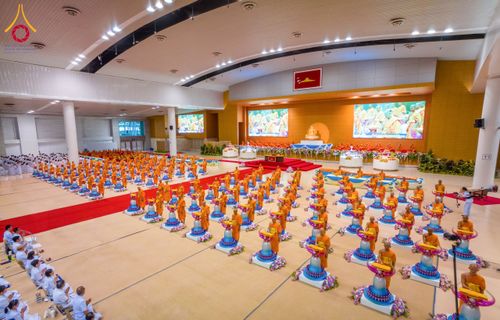 ภาพ No.134506:พิธีทอดผ้าป่าสมทบ มหาสังฆทาน 10,000 วัด ทั่วไทย วันอาทิตย์ต้นเดือนที่ 7 เมษายน พ.ศ.2567 ณ ห้องแก้วสารพัดนึก 1 สภาธรรมกายสากล  วัดพระธรรมกาย จ.ปทุมธานี