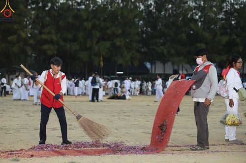 ภาพ No.198925:V.50 สารพัดV สารพัดดี ที่ธรรมยาตรา ในโครงการธรรมยาตรา กตัญญูบูชา มหาปูชนียาจารย์ พระมงคลเทพมุนี(สด จนฺทสโร) พระผู้ปราบมาร อนุสรณ์สถาน 7 แห่ง ปีที่ 13 ระหว่างวันที่ 2-31 มกราคม พ.ศ. 2568