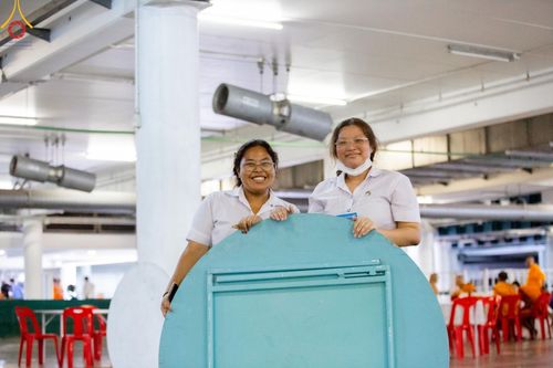 ภาพ No.59022:V.40 ภัตตาหารพระหมื่นวัด เราจัดให้ การปฏิบัติงานของเจ้าหน้าที่และอาสาสมัคร เพื่อรับบุญในการถวายภัตตาหาร แด่คณะสงฆ์ 10,000 กว่าวัดทั่วประเทศ ที่มาร่วมงานวันคุ้มครองโลก จันทร์ที่ 22 เมษายน พ.ศ. 2567 ณ วัดพระธรรมกาย