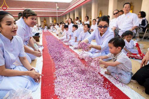 ภาพ No.110591:พิธีต้อนรับพระธรรมยาตรา ในโครงการธรรมยาตรากตัญญูบูชา มหาปูชนียาจารย์ พระมงคลเทพมุนี(สด จนฺทสโร) พระผู้ปราบมาร อนุสรณ์สถาน 7 แห่ง ปีที่ 12 วันที่ 11 มกราคม พ.ศ. 2567 ณ อนุสรณ์สถานลำดับที่ 3 สถานที่เกิดใหม่ในเพศสมณะ วัดสองพี่น้อง จ.สุพรรณบุรี