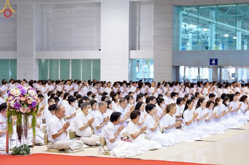 ภาพ No.136767:พิธีตักบาตร พิธีบูชาข้าวพระ ในวันอาทิตย์ต้นเดือนที่ 5 พฤษภาคม พ.ศ. 2567 ณ วัดพระธรรมกาย จ.ปทุมธานี