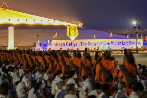ภาพ No.120516:พิธีต้อนรับพระธรรมยาตรา ในโครงการธรรมยาตรา กตัญญูบูชา มหาปูชนียาจารย์ พระมงคลเทพมุนี(สด จนฺทสโร) พระผู้ปราบมาร อนุสรณ์สถาน 7 แห่ง ปีที่ 12 วันที่ 28 มกราคม พ.ศ. 2567 ณ วัดพระธรรมกาย จ.ปทุมธานี (ชุดที่ 2)