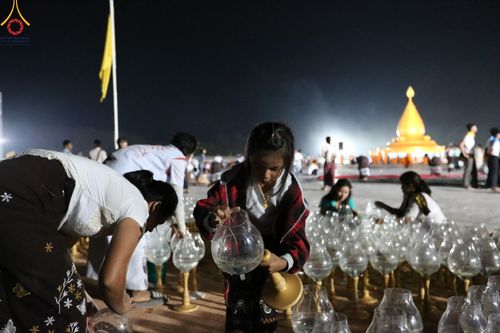 ภาพ No.130207:V.34 เพื่อธรรมเพื่อบางกล่ำ การรับบุญของเจ้าหน้าที่หน่วยงานต่างๆ  เพื่องานธรรมยาตราอัญเชิญพระบรมสารีริกธาตุ ประดิษฐาน ณ มหารัตนเจดีย์สิริปทุมสวรรค์ (เจดีย์อริยพุทธะ 5 พระองค์) ณ ศูนย์ปฏิบัติธรรมภาคใต้ อ.บางกล่ำ จ.สงขลา ระหว่างวันที่ 9-10 มีนาคม พ.ศ. 2567