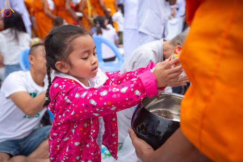 ภาพ No.126245:พิธีทำบุญเมืองนครราชสีมา ฉลอง 556 ปี ตักบาตรพระ 10,000 รูป ในวันเสาร์ที่ 2 มีนาคม พ.ศ.2567 ณ อนุสาวรีย์ท้าวสุรนารี จ.นครราชสีมา จัดโดย คณะสงฆ์จังหวัดนครราชสีมา ร่วมกับสำนักงานจังหวัดนครราชสีมา