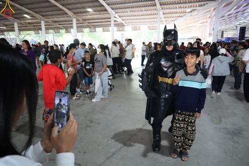 ภาพ No.193967:วัดพระธรรมกาย จัดงานวันเด็กแห่งชาติ ประจำปี พ.ศ.2568 ออกร้านอาหาร 200 ร้าน มอบของขวัญหลายหมื่นชิ้น วันที่ 12 มกราคม พ.ศ. 2568 วัดพระธรรมกาย อ.คลองหลวง จ.ปทุมธานี