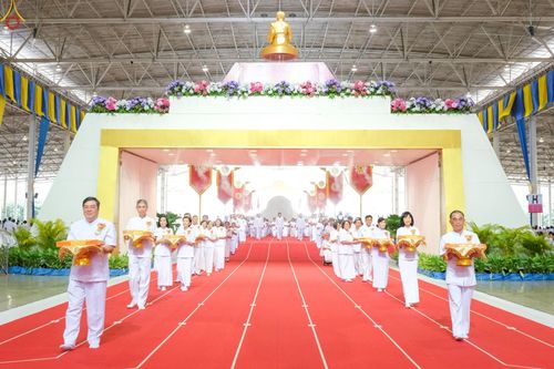 ภาพ No.251660:วันที่ 10 ตุลาคม พ.ศ. 2568 พิธีทอดผ้าป่าสมทบกฐินวัดพระธรรมกาย และสมทบกฐิน 30,000 กว่าวัดทั่วประเทศ ครั้งที่ 3 ณ สภาธรรมกายสากล วัดพระธรรมกาย