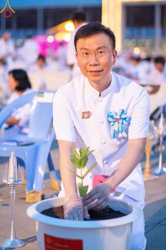 ภาพ No.160523:พิธีปลูกต้นทรัพย์บานชื่น ณ ลานธรรม พระมหาธรรมกายเจดีย์ วัดพระธรรมกาย จ.ปทุมธานี วันพฤหัสบดีที่ 10 ตุลาคม พ.ศ. 2567