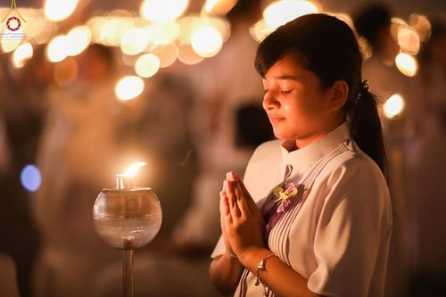 ภาพ No.77296:พิธีจุดมาฆประทีป ในวันมาฆบูชา อาทิตย์ต้นเดือนที่ 6 มีนาคม พ.ศ. 2566 ณ วัดพระธรรมกาย อ.คลองหลวง จ.ปทุมธานี