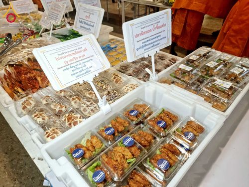 ภาพ No.203298:พิธีถวายภัตตาหารเป็นสังฆทาน แด่พระธรรมยาตรา ณ วัดพระธรรมกาย ตำบลคลองสาม อำเภอคลองหลวง จังหวัดปทุมธานี ในโครงการธรรมยาตรา กตัญญูบูชา มหาปูชนียาจารย์ พระมงคลเทพมุนี(สด จนฺทสโร) พระผู้ปราบมาร อนุสรณ์สถาน 7 แห่ง ปีที่ 13 วันที่ 29 มกราคม พ.ศ. 2568