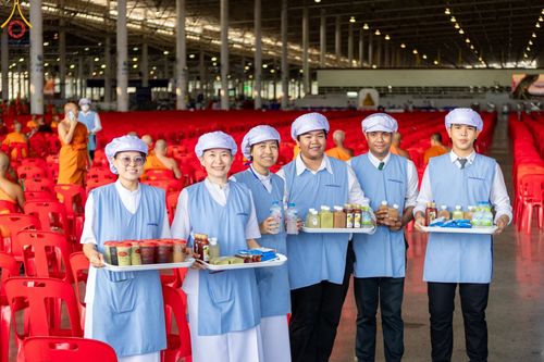 ภาพ No.58921:V.40 ภัตตาหารพระหมื่นวัด เราจัดให้ การปฏิบัติงานของเจ้าหน้าที่และอาสาสมัคร เพื่อรับบุญในการถวายภัตตาหาร แด่คณะสงฆ์ 10,000 กว่าวัดทั่วประเทศ ที่มาร่วมงานวันคุ้มครองโลก จันทร์ที่ 22 เมษายน พ.ศ. 2567 ณ วัดพระธรรมกาย