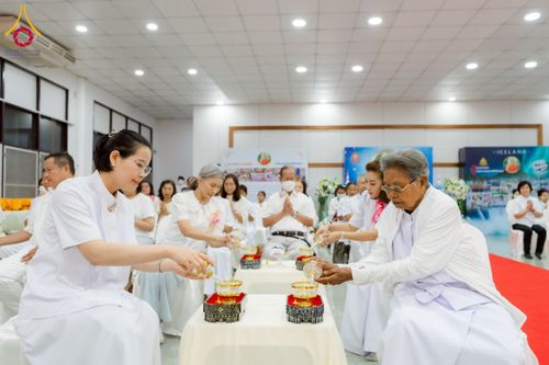 ภาพ No.221477:วันอาทิตย์ที่ 27 เมษายน พ.ศ. 2568 พิธีเจริญพระพุทธมนต์สมโภชดวงแก้วธรรมชัย เนื่องในโอกาสบูชาธรรม 81 ปีหลวงพ่อธัมมชโย อัญเชิญประดิษฐานเนื่องในโอกาสสถาปนาวัดพระธรรมกายไอซ์แลนด์ ณ อาคารปลูกศรัทธา 1 วัดพระธรรมกาย อำเภอคลองหลวง จังหวัดปทุมธานี