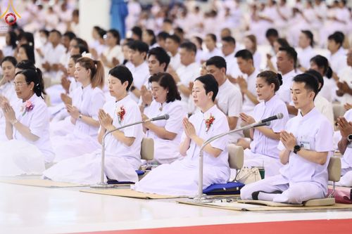 ภาพ No.151265:พิธีบูชาข้าวพระ ในวันอาทิตย์ต้นเดือน วันที่ 1 กันยายน พ.ศ. 2567 ณ สภาธรรมกายสากล วัดพระธรรมกาย