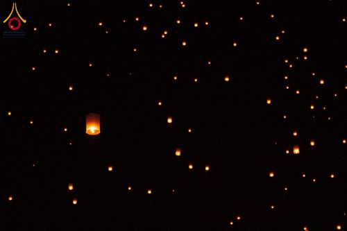 ภาพ No.266203:วันพุธที่ 5 พฤศจิกายน พ.ศ. 2568 (วันพระ ขึ้น 15 ค่ำ เดือน 12) พิธีจุดประทีปโคมลาน, โคมลอย และลอยกระทง ถวายประทีปเป็นพุทธบูชา สร้างความสว่างไสวให้กับแผ่นดินด้วยแสงธรรม ณ พุทธอุทยานนานาชาติ จังหวัดหนองคาย