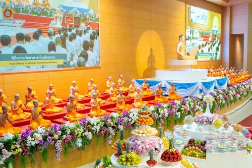 ภาพ No.167594:พิธีตักบาตรและพิธีบูชาข้าวพระ ในวันอาทิตย์ที่ 3 พฤศจิกายน พ.ศ. 2567 ณ วัดพระธรรมกาย