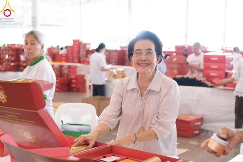 ภาพ No.212127:วันจันทร์ที่ 17 มีนาคม พ.ศ. 2568 บุญบรรจุกล่องไทยธรรม เพื่อถวายแด่พระสังฆาธิการ 40,000 กว่าวัดทั่วไทย ในวันคุ้มครองโลก 22 เมษายน พ.ศ. 2568 ณ บ้านแก้วเรือนทองคุณยายฯ วัดพระธรรมกาย