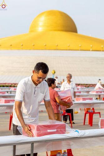 ภาพ No.225158:วันที่ 20 - 27 เมษายน พ.ศ. 2568 "ภาพแห่งความปลื้มที่ไม่มีวันจบ" คณะสงฆ์สามเณร เจ้าหน้าที่ และสาธุชน ร่วมแรงร่วมใจกันเตรียมงานและเก็บงาน เพื่อวันคุ้มครองโลก พิธีถวายมหาสังฆทานคณะสงฆ์ 40,000 กว่าวัดทั่วประเทศ