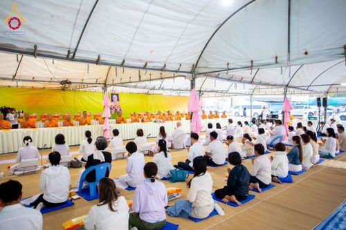 ภาพ No.198426:พิธีถวายภัตตาหารเป็นสังฆทาน แด่พระธรรมยาตรา ณ อนุสรณ์สถานบางปลา วัดบางปลา อำเภอบางเลน จังหวัดนครปฐม ในโครงการธรรมยาตรา กตัญญูบูชา มหาปูชนียาจารย์ พระมงคลเทพมุนี(สด จนฺทสโร) พระผู้ปราบมาร อนุสรณ์สถาน 7 แห่ง ปีที่ 13 วันที่ 20 มกราคม พ.ศ. 2568