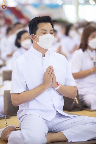 ภาพ No.86941:พิธีตักบาตร , พิธีบูชาข้าวพระ , พิธีจุดเทียนใจ ไฟนิรันดร์ อนันตชัย ในวันอาทิตย์ต้นเดือน 3 กันยายน พ.ศ. 2566 ณ วัดพระธรรมกาย