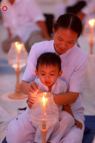 ภาพ No.109676:พิธีจุดประทีปถวายเป็นพุทธบูชา และบูชาธรรมมหาปูชนียาจารย์ วันที่ 10 มกราคม พ.ศ. 2567 ณ อนุสรณ์สถานคลองบางนางแท่น อ.สามพราน จ.นครปฐม