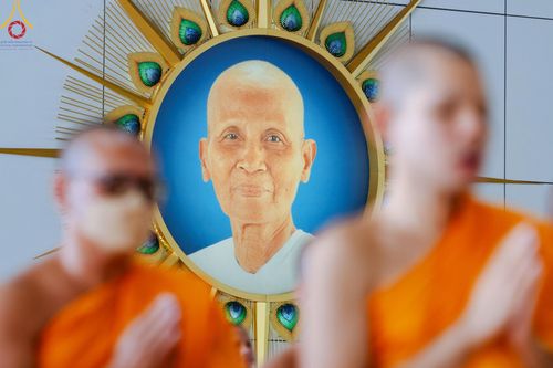 ภาพ No.205784:พิธีสวดพระพุทธมนต์ และถวายภัตตาหารเมนูสวรรค์แด่พระภิกษุ สามเณร วันจันทร์ที่ 3 กุมภาพันธ์ พ.ศ. 2568 ณ หอฉันคุณยายอาจารย์ฯ วัดพระธรรมกาย