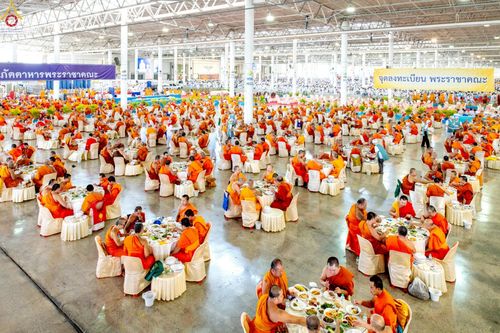 ภาพ No.236163:วันที่ 3 สิงหาคม พ.ศ. 2568 พิธีบูชาข้าวพระ ณ สภาธรรมกายสากล วัดพระธรรมกาย