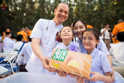 ภาพ No.107478:พิธีตักบาตรพระธรรมยาตราฯ ในโครงการธรรมยาตรากตัญญูบูชา มหาปูชนียาจารย์ พระมงคลเทพมุนี(สด จนฺทสโร) พระผู้ปราบมาร ปีที่ 12 ณ อนุสรณ์สถานมหาวิหารพระมงคลเทพมุนี อ.สองพี่น้อง จ.สุพรรณบุรี วันที่ 7 มกราคม พ.ศ. 2567