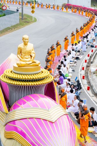 ภาพ No.120415:พิธีต้อนรับพระธรรมยาตรา ในโครงการธรรมยาตรา กตัญญูบูชา มหาปูชนียาจารย์ พระมงคลเทพมุนี(สด จนฺทสโร) พระผู้ปราบมาร อนุสรณ์สถาน 7 แห่ง ปีที่ 12 วันที่ 28 มกราคม พ.ศ. 2567 ณ วัดพระธรรมกาย จ.ปทุมธานี (ชุดที่ 2)