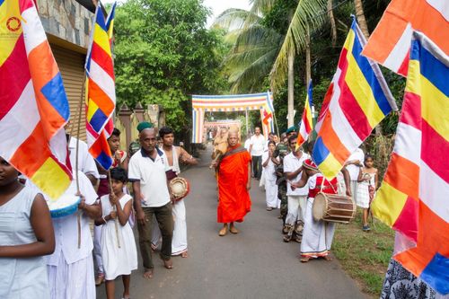 ภาพ No.140786:PhotoStory มหาศรัทธา ธรรมยาตราศรีลังกา EP.4 โครงการสยาม-ลังกา ธรรมยาตรา ฉลองเทศกาลวิสาขบูชาแห่งชาติ ศรีลังกา  บูชาธรรม 80 ปีหลวงพ่อธัมมชโย เส้นทางจาก เมืองดัมบูลลา ไปยัง เมืองมาตะเล  ตั้งแต่วันที่ 17-20 พฤษภาคม พ.ศ. 2567