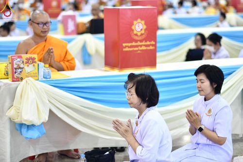 ภาพ No.147155:พิธีมุทิตาสักการะพระภิกษุ ผู้สอบได้เปรียญธรรม 9 ประโยคระดับโลกปีที่ 36, พิธีมอบโล่เกียรติยศและทุนการศึกษา สำนักเรียนบาลีดีเด่นทั่วประเทศ, พิธีถวายมหาสังฆทานคณะสงฆ์ 2,000 กว่าวัด ทั่วประเทศ ปีที่ 24, พิธีถวายไทยธรรมคณะสงฆ์ 323 วัด 4 จังหวัดชายแดนภาคใต้