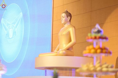 ภาพ No.136666:พิธีตักบาตร พิธีบูชาข้าวพระ ในวันอาทิตย์ต้นเดือนที่ 5 พฤษภาคม พ.ศ. 2567 ณ วัดพระธรรมกาย จ.ปทุมธานี