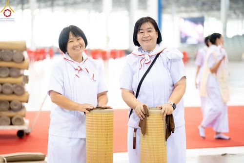 ภาพ No.134676:V.35 เพื่อบุญต้นเดือน การรับบุญของเจ้าหน้าที่หน่วยงานต่างๆ เพื่องานบุญวันอาทิตย์ต้นเดือน ณ วัดพระธรรมกาย วันที่ 7 เมษายน พ.ศ. 2567