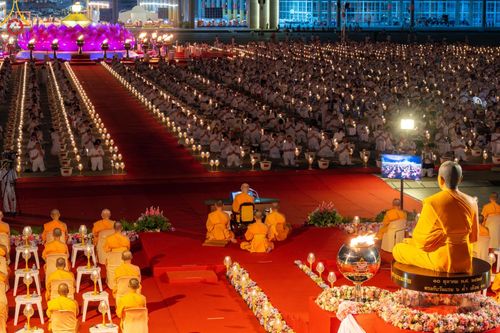 ภาพ No.160684:พิธีจุดประทีป 20,000 ดวง บูชาพระมหาธรรมกายเจดีย์ และบูชาพระมงคลเทพมุนี (สด จนฺทสโร) พระผู้ปราบมาร ณ ลานธรรม พระมหาธรรมกายเจดีย์ วัดพระธรรมกาย จ.ปทุมธานี วันที่ 10 ตุลาคม พ.ศ. 2567
