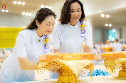 ภาพ No.150198:พิธีทอดผ้าป่าสมทบกฐินวัดพระธรรมกาย และสมทบกฐิน 30,000 วัดทั่วไทย ครั้งที่ 1 เนื่องในวันธรรมชัย 27 สิงหาคม พ.ศ.2567 ณ สภาธรรมกายสากล วัดพระธรรมกาย