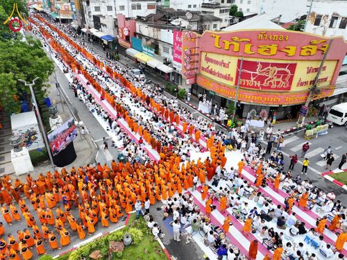 ภาพ No.210379:วันอาทิตย์ที่ 9 มีนาคม พ.ศ. 2568 พ่อเมืองโคราชจัดตักบาตรพระหมื่น ทำบุญเมือง 557 ปี