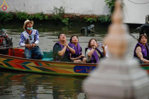 ภาพ No.119265:พิธีจุดประทีปถวายเป็นพุทธบูชา และบูชาธรรมมหาปูชนียาจารย์ พระมงคลเทพมุนี(สด จนฺทสโร) ในโครงการธรรมยาตราฯ วันที่ 26 มกราคม พ.ศ. 2567 ณ อาคารธรรมยาตรา กตัญญูบูชามหาปูชนียาจารย์ ตรงข้ามวัดปากน้ำภาษีเจริญ จ.กรุงเทพมหานคร