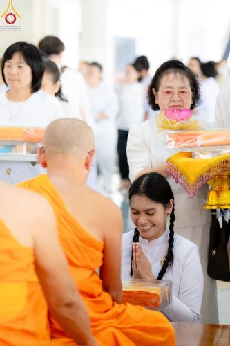 ภาพ No.143284:พิธีถวายภัตตาหารเพื่อเป็นกำลังแห่งการเข้าถึงธรรม ของพระภิกษุสามเณร วัดพระธรรมกาย วันเสาร์ที่ 6 กรกฏาคม พ.ศ. 2567 ณ หอฉันคุณยายอาจารย์ วัดพระธรรมกาย จ.ปทุมธานี