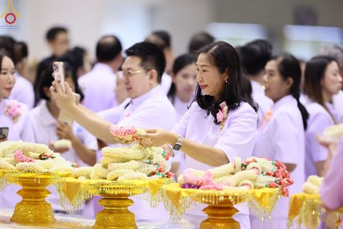 ภาพ No.160071:พิธีปฎิบัติธรรม , พิธีสักการะพระมงคลเทพมุนี (สด จนฺทสโร) พระผู้ปราบมาร ณ สภาธรรมกายสากล วัดพระธรรมกาย วันพฤหัสบดีที่ 10 ตุลาคม พ.ศ. 2567