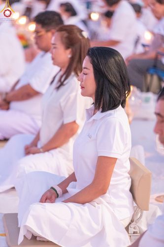 ภาพ No.192738:พิธีจุดประทีปถวายเป็นพุทธบูชา และบูชาธรรมมหาปูชนียาจารย์ ณ อนุสรณ์สถานคลองบางนางแท่น อ.สามพราน จ.นครปฐม ในโครงการธรรมยาตรา กตัญญูบูชา มหาปูชนียาจารย์ พระมงคลเทพมุนี(สด จนฺทสโร) พระผู้ปราบมาร อนุสรณ์สถาน 7 แห่ง ปีที่ 13 วันที่ 10 มกราคม พ.ศ. 2568