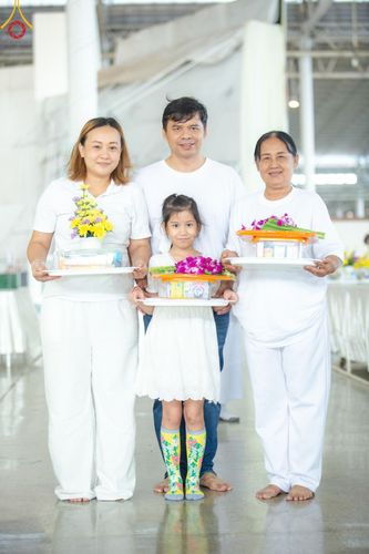 ภาพ No.159031:พิธีตักบาตร ในวันอาทิตย์ต้นเดือน วันที่ 6 ตุลาคม พ.ศ. 2567 ณ สภาธรรมกายสากล วัดพระธรรมกาย