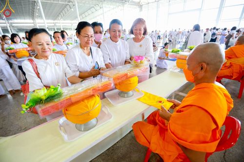 ภาพ No.131692:พิธีร่วมบุญบรรพชาสามเณร 5,000 รูป ณ บ้านแก้วเรือนทองคุณยาย สภาธรรมกายสากล วัดพระธรรมกาย วันเสาร์ที่ 23 มีนาคม พ.ศ. 2567