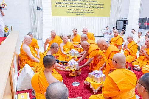 ภาพ No.252339:วันที่ 4-5 ตุลาคม พ.ศ. 2568  วัดพระธรรมกายแคลิฟอร์เนีย ประเทศสหรัฐอเมริกา ได้จัดพิธีตัดปอยผม โดยคณะสงฆ์ ญาติ ๆ และสาธุชน ให้กับนาคธรรมทายาท 8 ท่าน และได้จัดพิธีบรรพชา-อุปสมบท ฉลองพิธีทอดกฐินบรมจักรพรรดิ สร้างอุโบสถ 82 ปี บูชาธรรมหลวงพ่อธัมมชโย