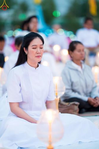 ภาพ No.118286:พิธีจุดประทีปถวายเป็นพุทธบูชา และบูชาธรรมมหาปูชนียาจารย์ พระมงคลเทพมุนี(สด จนฺทสโร) วันที่ 24 มกราคม พ.ศ. 2567 ณ อนุสรณ์สถานบางปลา อ.บางเลน จ.นครปฐม