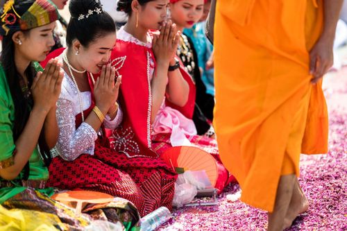 ภาพ No.129105:พระธรรมยาตราเดินธรรมยาตรา ณ ชุมชนรอบศูนย์ปฏิบัติธรรมภาคใต้ อ.บางกล่ำ จ.สงขลา วันที่ 10 มีนาคม พ.ศ. 2567
