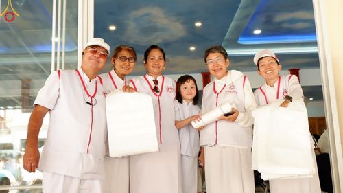 ภาพ No.205554:V.53 สารพัดV สารพัดดี ที่วัดโบสถ์บน ในโครงการธรรมยาตรา กตัญญูบูชา มหาปูชนียาจารย์ พระมงคลเทพมุนี(สด จนฺทสโร) พระผู้ปราบมาร อนุสรณ์สถาน 7 แห่ง ปีที่ 13 ระหว่างวันที่ 2-31 มกราคม พ.ศ. 2568