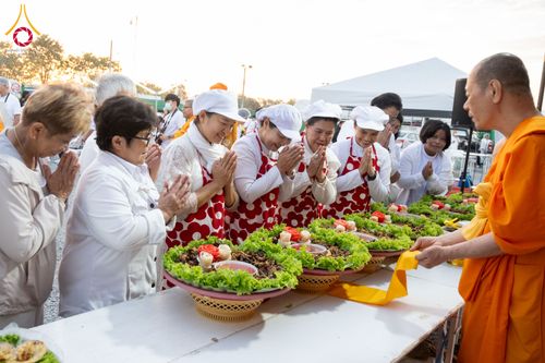 ภาพ No.301014:วันที่ 23 มกราคม พ.ศ. 2569 พิธีถวายภัตตาหารเป็นสังฆทาน แด่พระธรรมยาตรา ณ อนุสรณ์สถานบางปลา วัดบางปลา อำเภอบางเลน จังหวัดนครปฐม ในโครงการธรรมยาตรา กตัญญูบูชา มหาปูชนียาจารย์ พระมงคลเทพมุนี(สด จนฺทสโร) พระผู้ปราบมาร อนุสรณ์สถาน 7 แห่ง ปีที่ 14